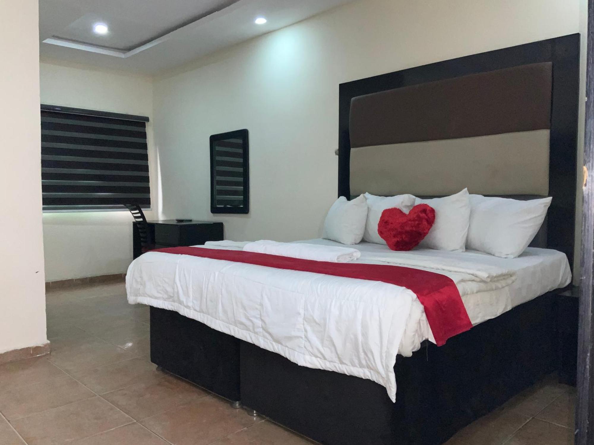 Senators Suites And Towers Hotel Omole Exterior foto